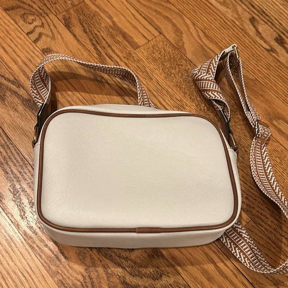 Bostanen Quilted Crossbody Bag - Picture 5 of 6